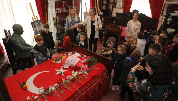 Atatürk Odası’na ziyaretçi akını