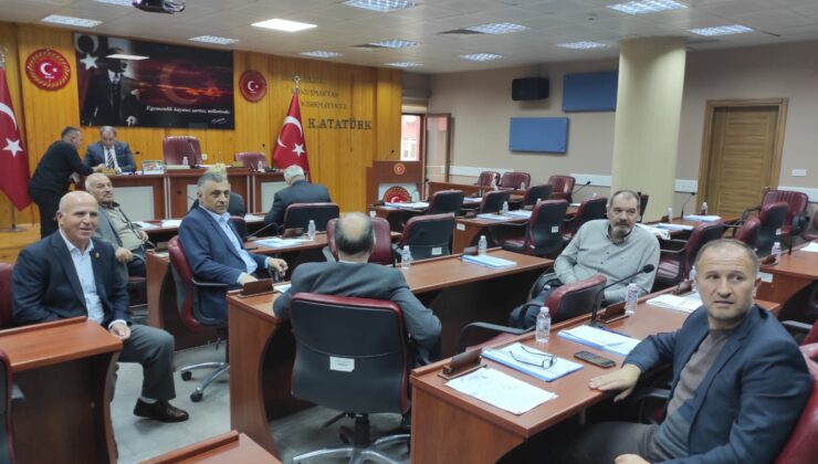 Basın mensuplarından meclise protesto