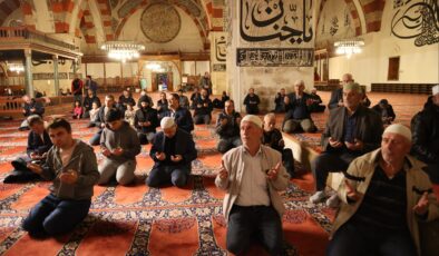 Camilerde Filistinliler için dua edildi