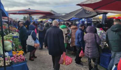 Cumartesi pazarında Bulgar yoğunluğu