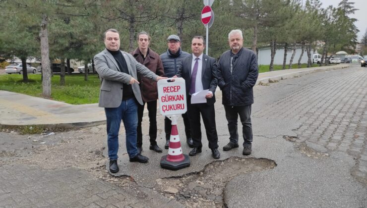 İpçi’den çukurlara dubalı tepki