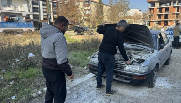 Otomobilde çıkan yangın söndürüldü