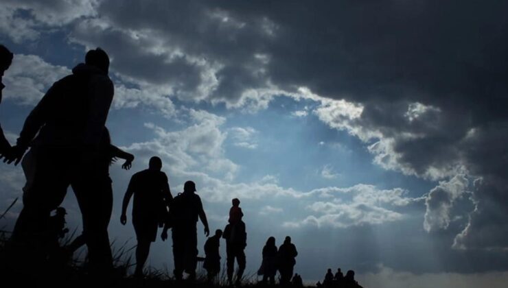 Demir malzeme yüklü TIR’dan 29 kaçak göçmen çıktı