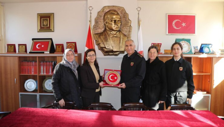 Şehit Aileleri Derneğini ziyaret etti