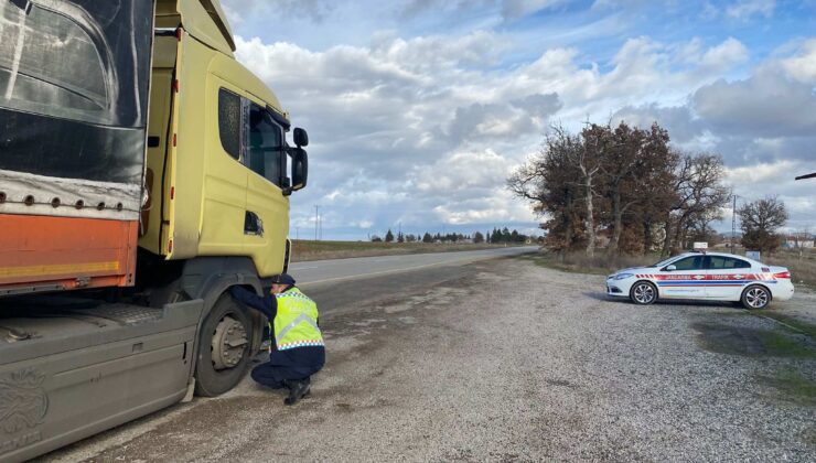 Jandarmadan kış lastiği denetimi