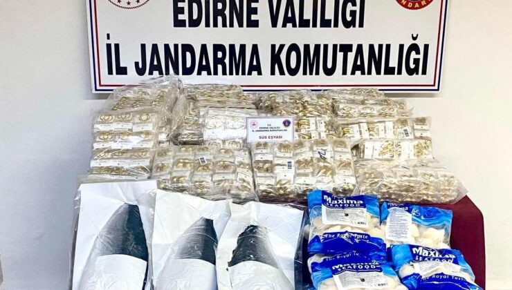 Bulgar vatandaşın aracında kaçak eşya ele geçirildi