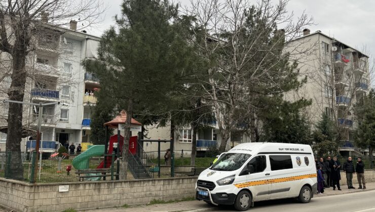 Boşandığı eşini silahla öldürdü