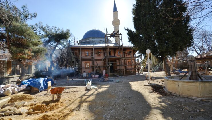 5 asırlık camide restorasyon