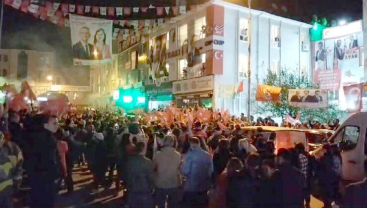 CHP önünde kutlamalar başladı
