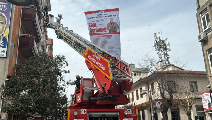 Yasak alanlardaki poster ve bayraklar toplatıldı