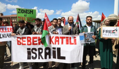 Üniversite öğrencileri İsrail’i protesto etti