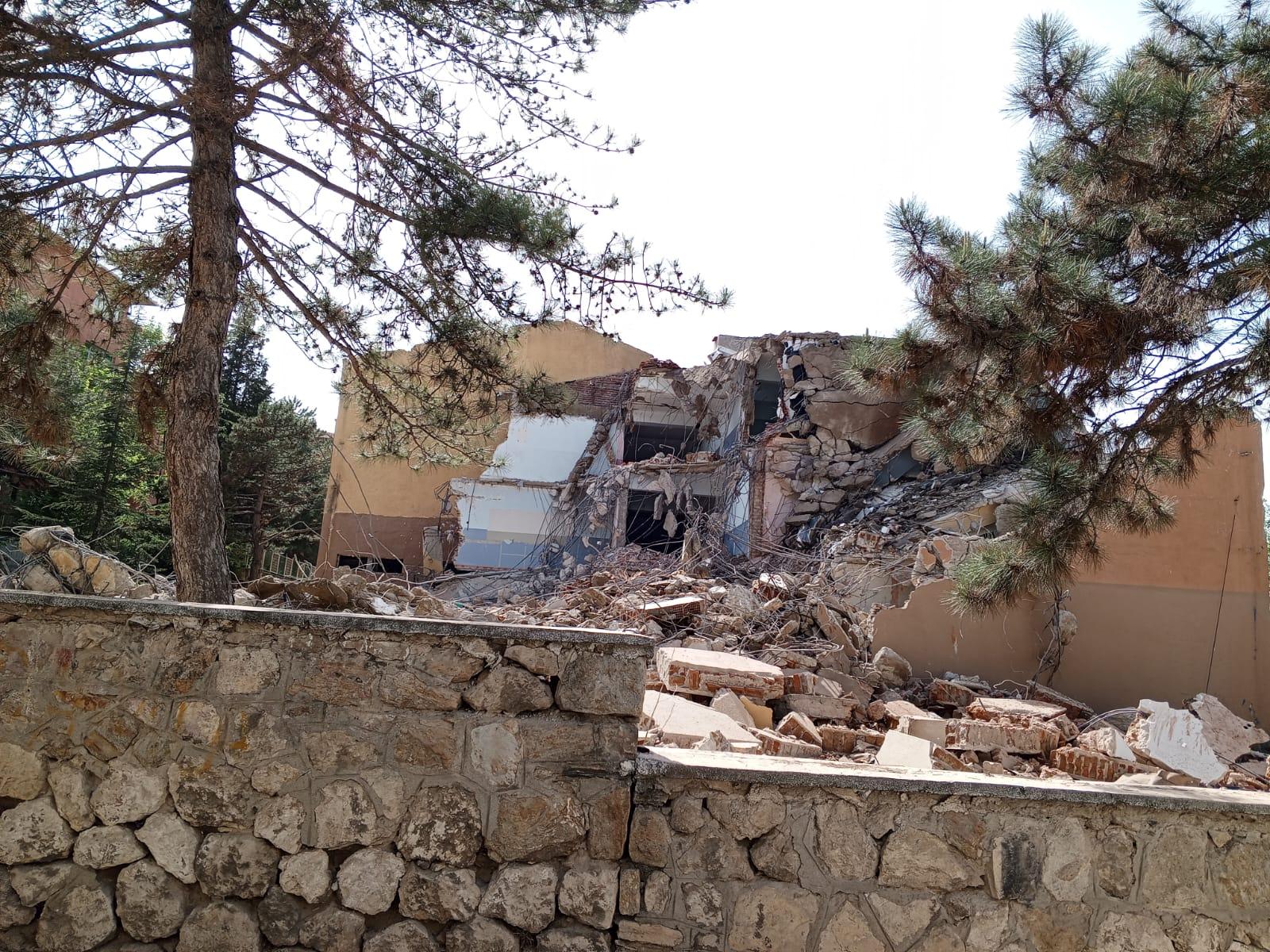 Mimar Sinan Ortaokulu yıkılıyor