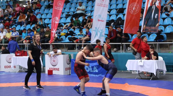 Okullar Arası Güreş Türkiye Şampiyonası başladı