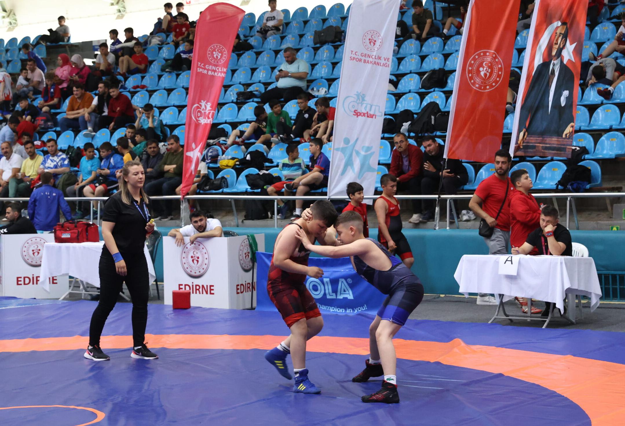 Okullar Arası Güreş Türkiye Şampiyonası başladı