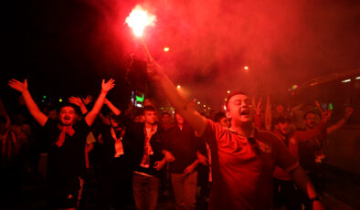 Galatasaraylılar şampiyonluğu kutladı