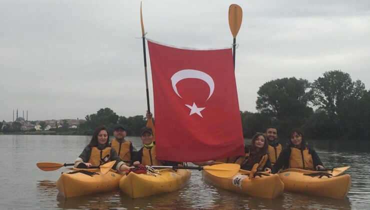 19 Mayıs’ı kürek çekerek kutladılar