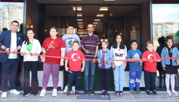 En “özel” açılış