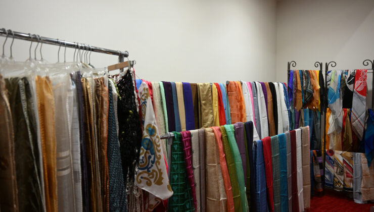 İpekten elde edilen ürünler göz kamaştırdı