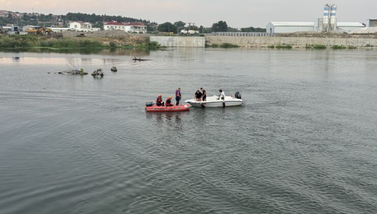 Meriç Nehri’ne giren 2 genç kayboldu