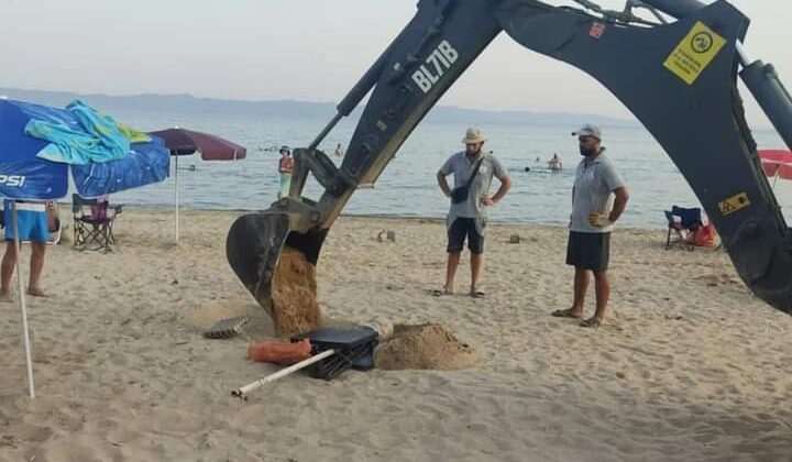 Erikli sahilindeki şemsiyeler kaldırıldı