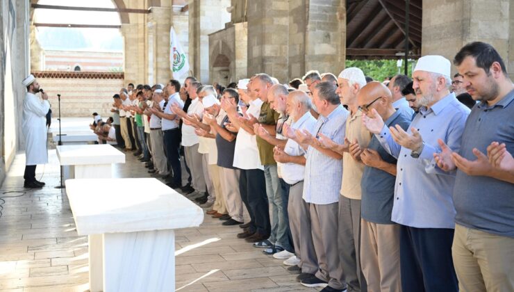 Gıyabi cenaze namazı kılındı