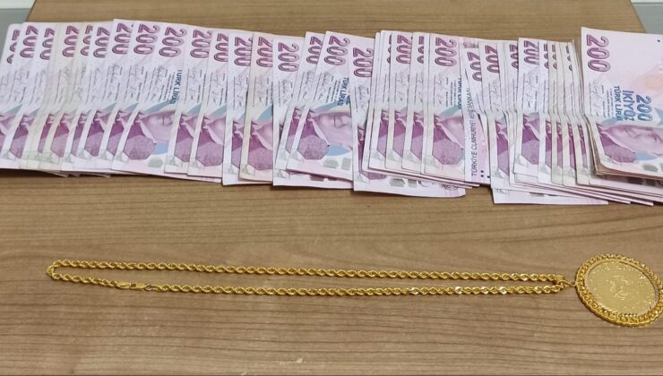 Cami’de unutulan ceketteki parayı çaldılar