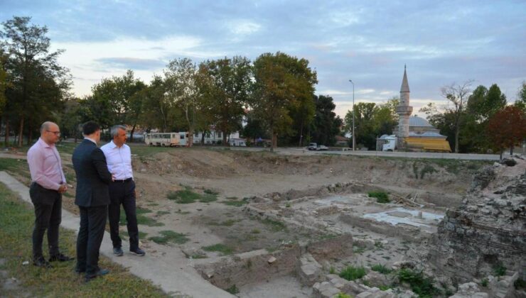 Gazi Mihal Bey Hamamı’nı gezdi