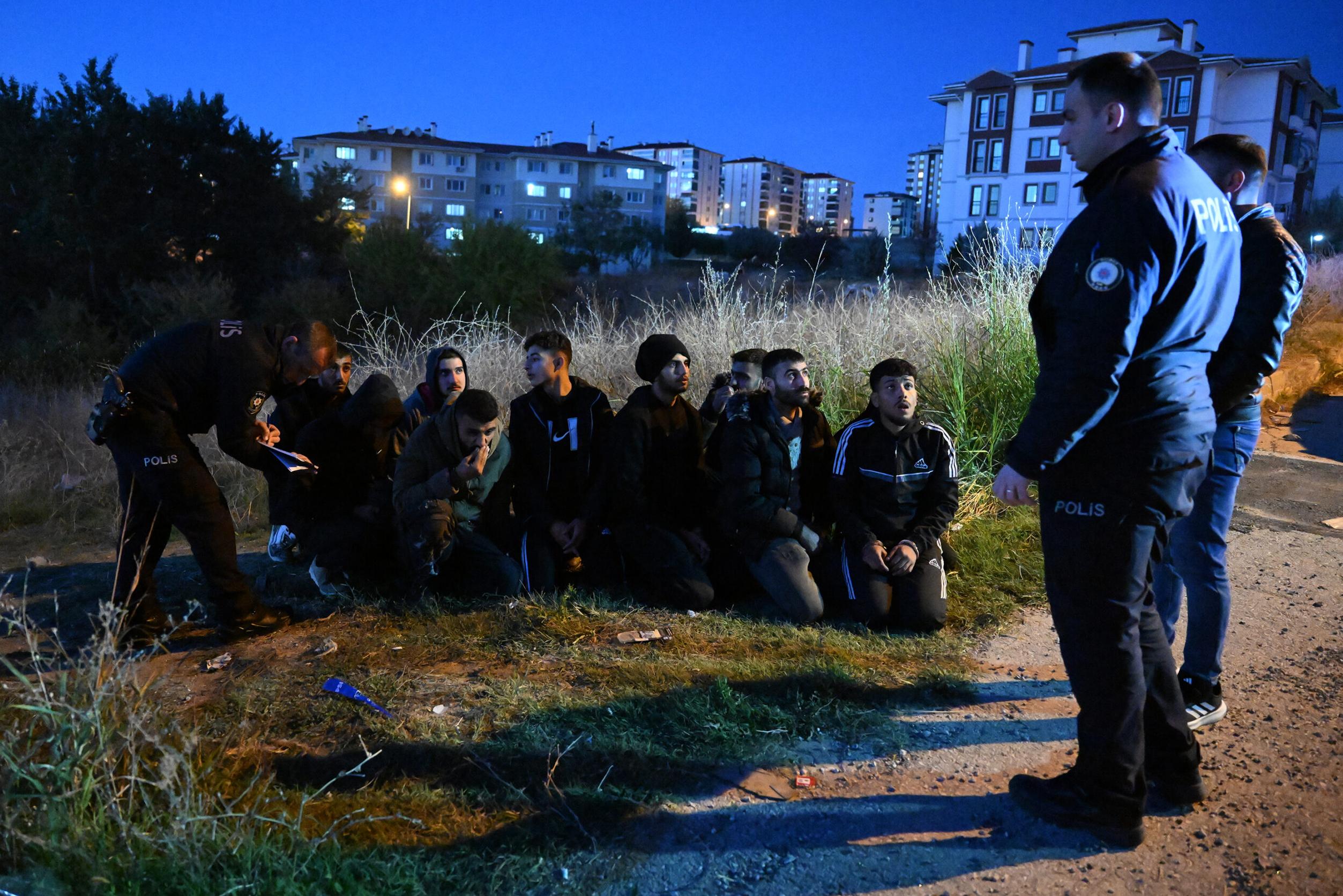 10 düzensiz göçmen yakalandı