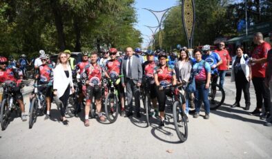 Bisiklet tutkunları bir araya geldi