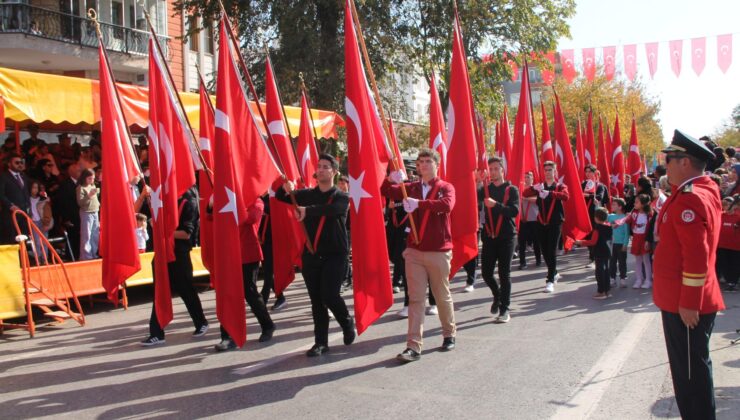 Her yer kırmızı beyaz