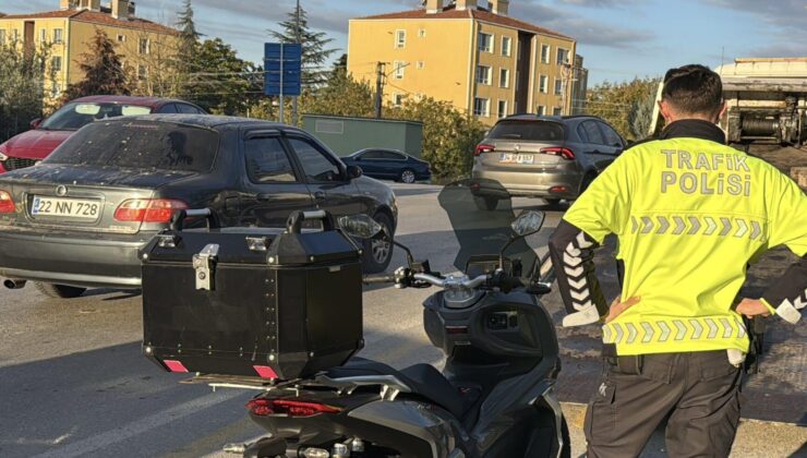 Kamyonetle motosiklet çarpıştı