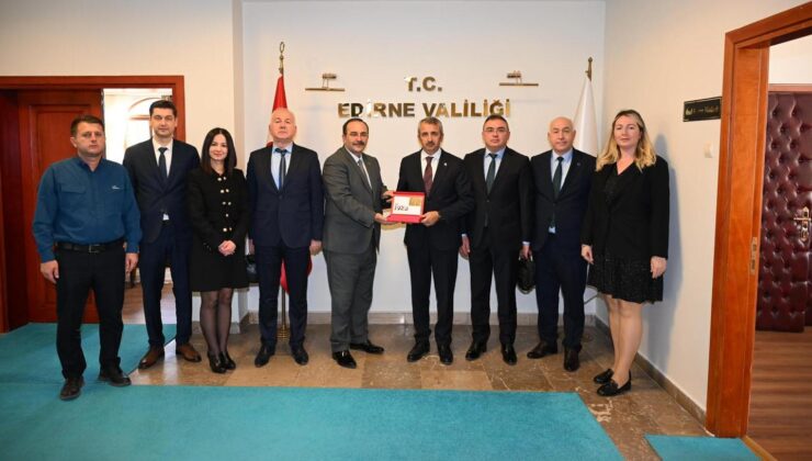Vali Sezer’de PTT teşkilatının 184. Kuruluş yıldönümünü kutladı