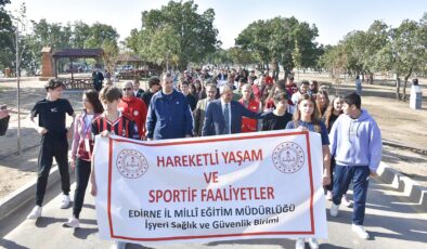 Yürüyerek kutladılar