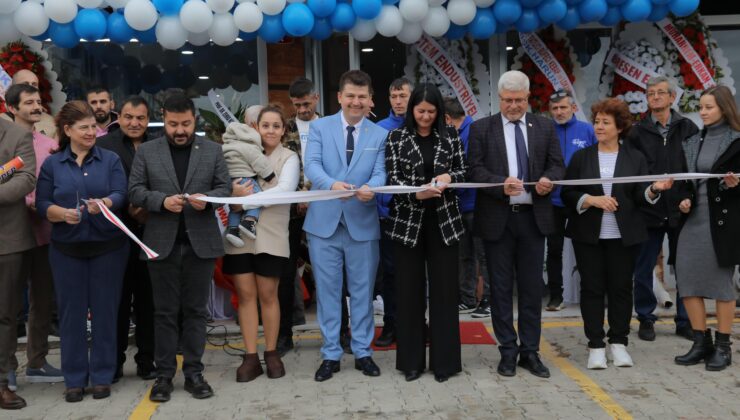 Yemekten sonra kuru temizlemeye el attı