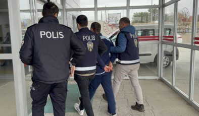 Annesini bıçakla öldürüp, 4 yakınını yaraladı