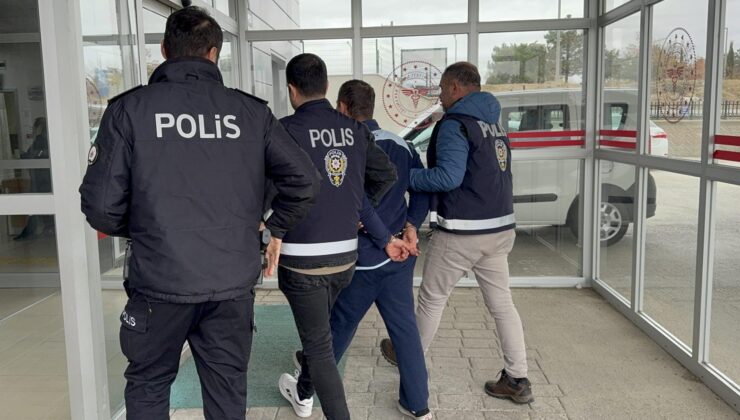 Annesini bıçakla öldürüp, 4 yakınını yaraladı
