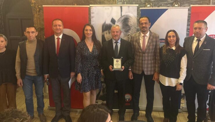 Eğitim İş’ten emekli öğretmenlere plaket