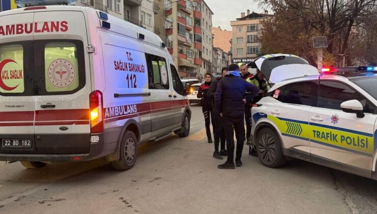 Otomobille motosiklet çarpıştı