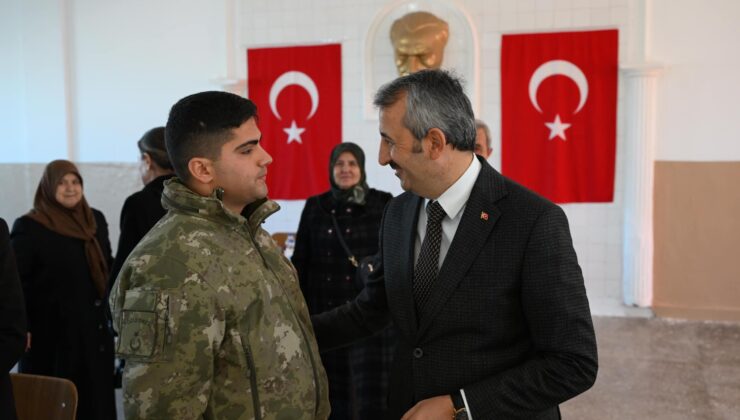 Şehit aileleri ve gazilerle bir araya geldi