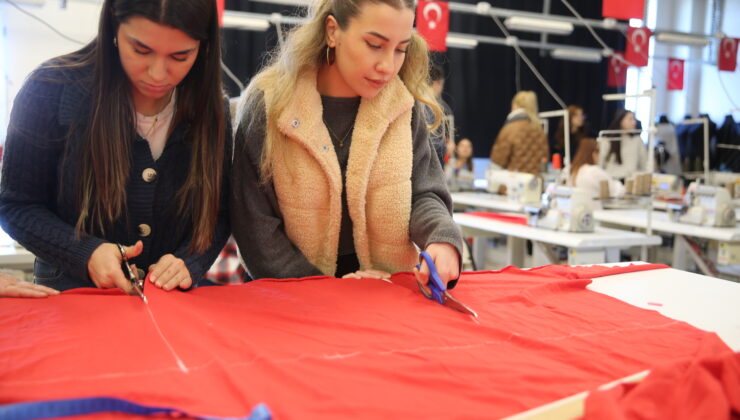 Edirne kırmızısıyla kıyafet ve hediyelikler üretiliyor