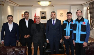 Sezer, Yesevi Hareketi üyelerini kabul etti