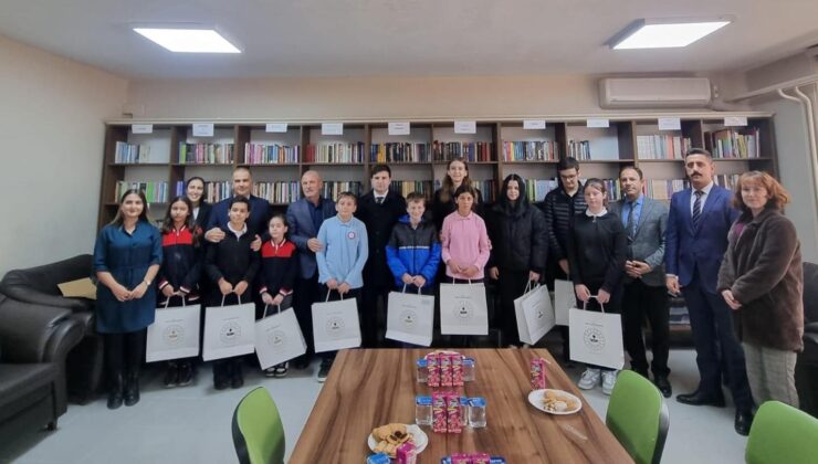 En çok kitap okuyan öğrenciler ödüllendirildi