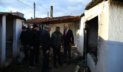 Evi yanan aileyi ziyaret etti
