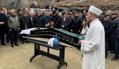 Yanarak ölen genç toprağa verildi