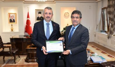 Başarı belgesini Sezer verdi