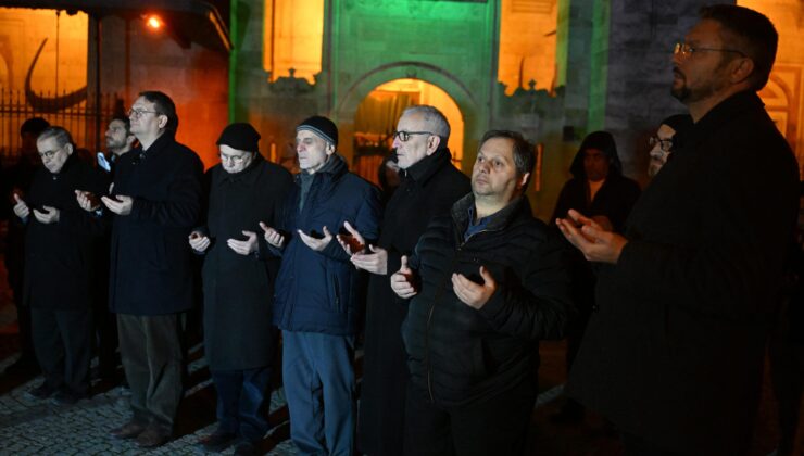 Gazze’deki ateşkes dolayısıyla yatsı namazı sonrası dua edildi