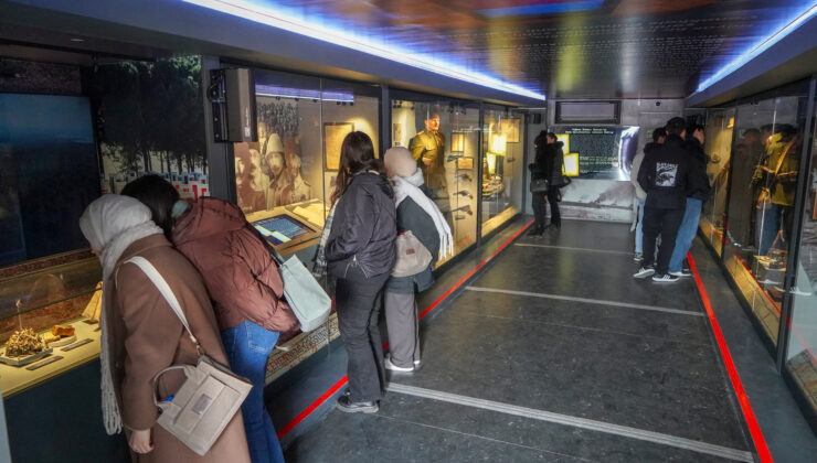 Mobil müze ziyaretçilerini ağırlıyor