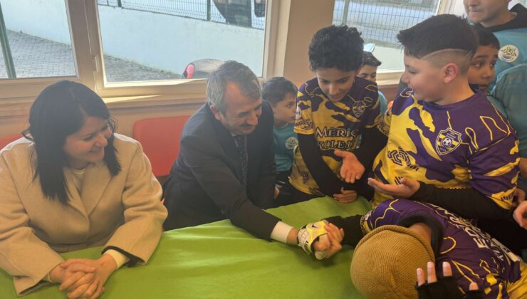 Vali Sezer bilek güreşi yaptı