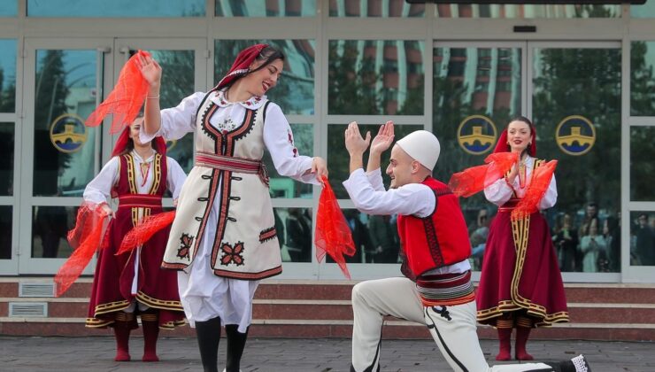 Balkan Halk Oyunları Festivali başladı