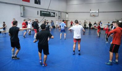 Komşuyla güreş kardeşliği